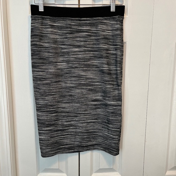 Trina Turk size S pull-up skirt - Picture 1 of 9